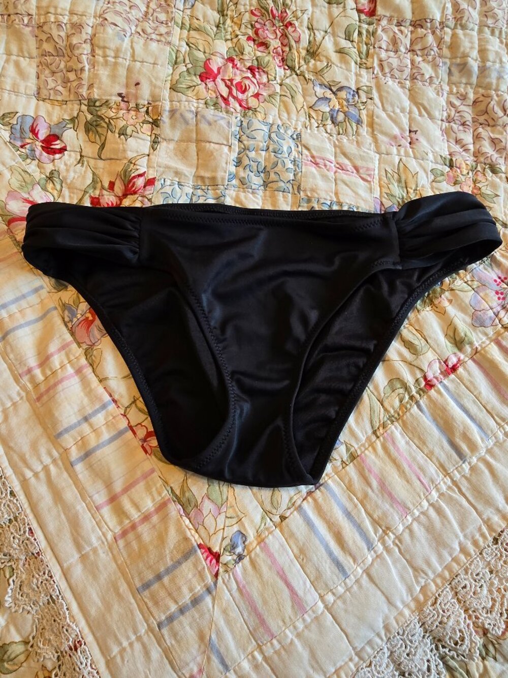 NWOT Victoria's Secret Ruched Bikini Bottom, Size Small